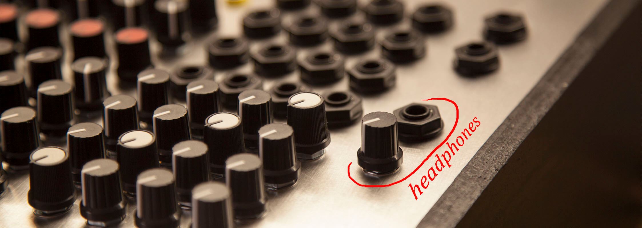 headphones output